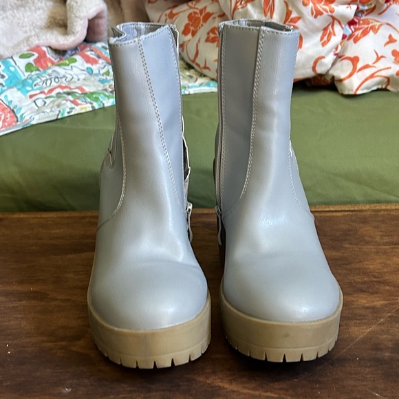 Journee Collection Riplee Platform Booties - Picture 2 of 6